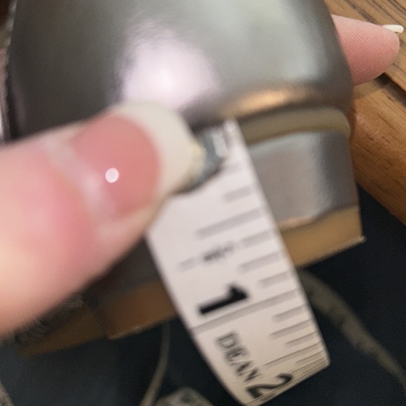 MICHELLE D. Silver Strappy SANDALS💝Pretty & Dressy Size 9 Comes w/Original Box - Picture 11 of 15